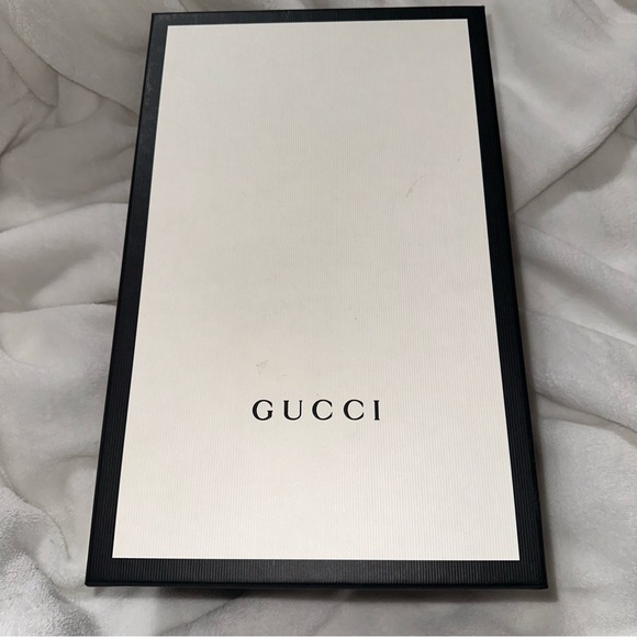 Gucci White Sneakers with Red Heart Accents - Picture 13 of 13